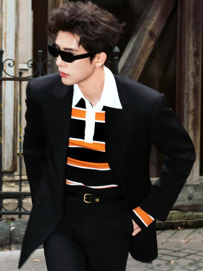 1.王安宇拍戏的时候会让助理去打听附近有没有篮球场，他喜欢休息的时候约几个人去打