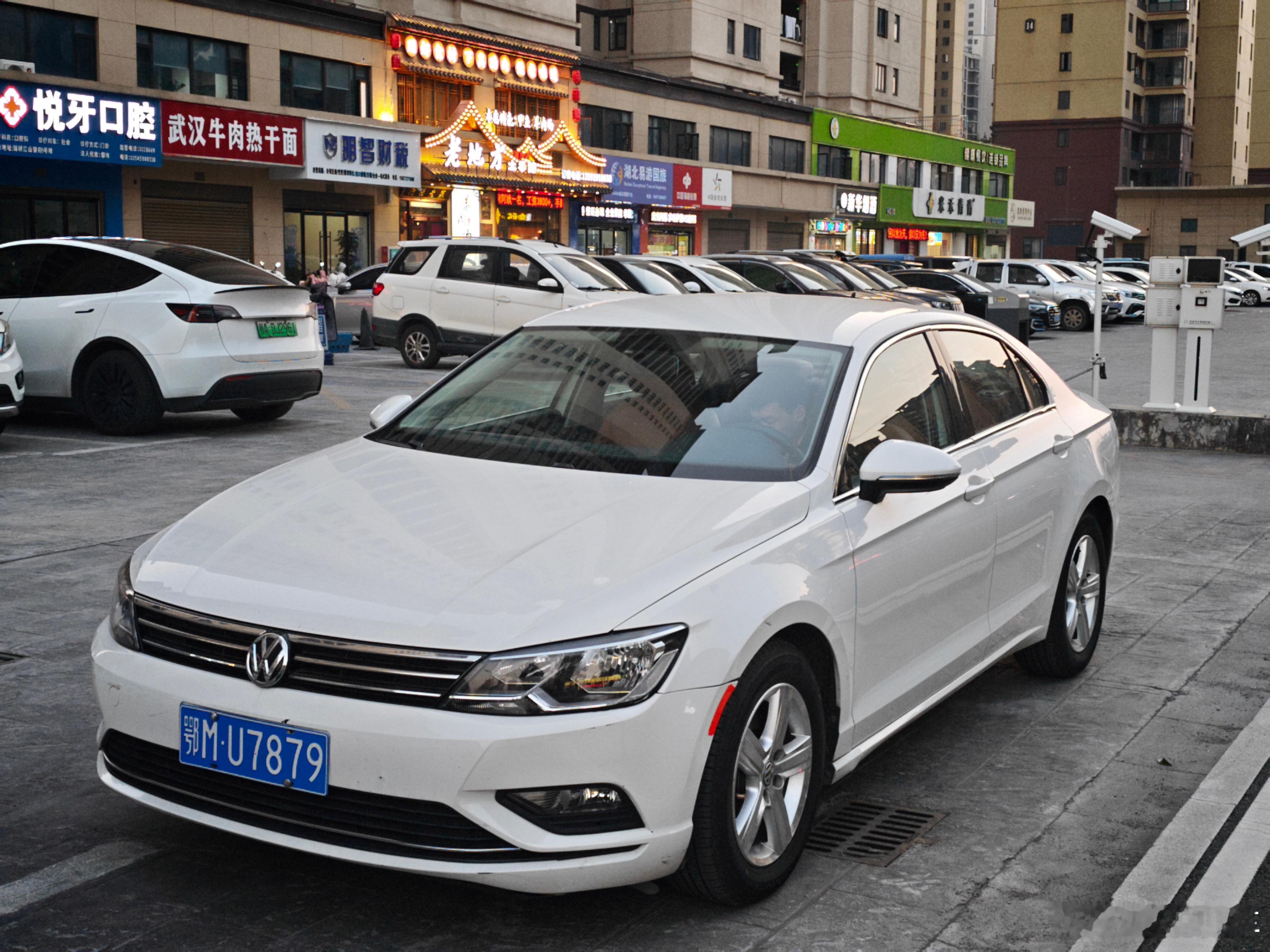 同样都是17年的车 探界者当时新车比凌渡贵小两万 现在二手车凌渡比探界者贵大几千