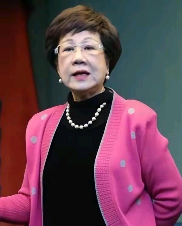 台湾地区前副领导人吕秀莲近日在接受岛内访谈节目采访时说：“两岸要好好的谈判，到大