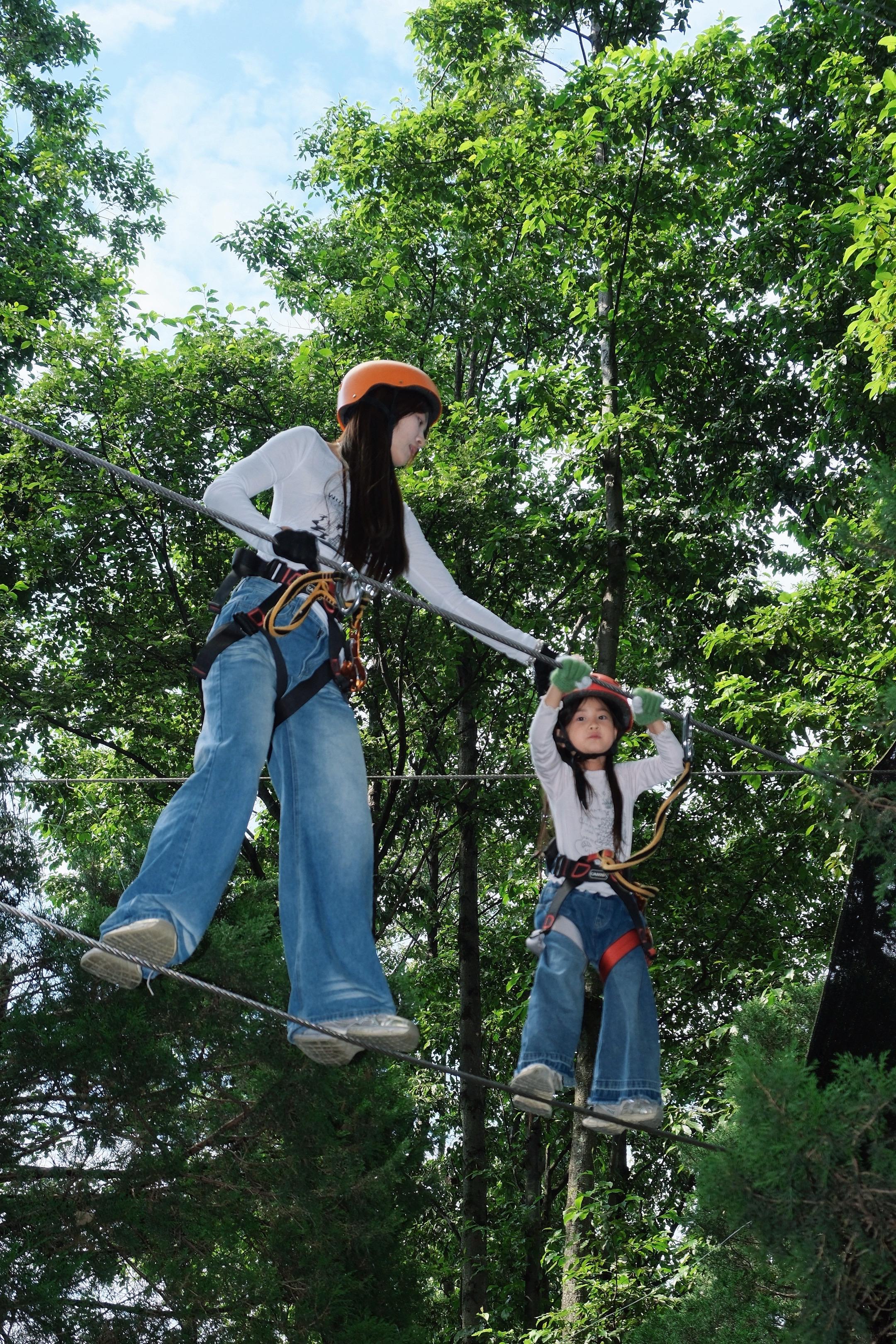 养孩子就像牵着蜗牛散步 她有点慢 有点磨蹭 我有些烦躁 甚至时常责备她...