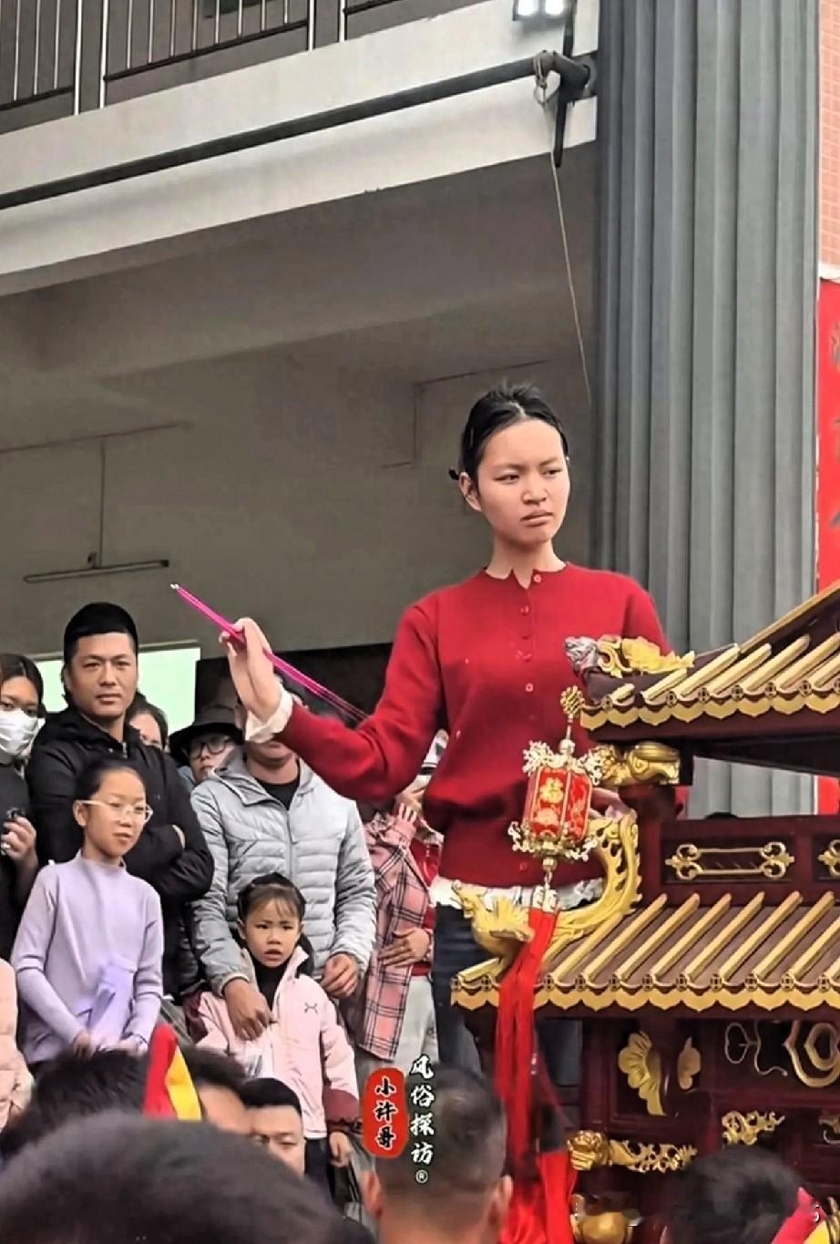 昨晚和朋友聚会，喝多了，有个朋友说起拾石村的妈祖巡游差点打破三十年的规矩，惊悚之