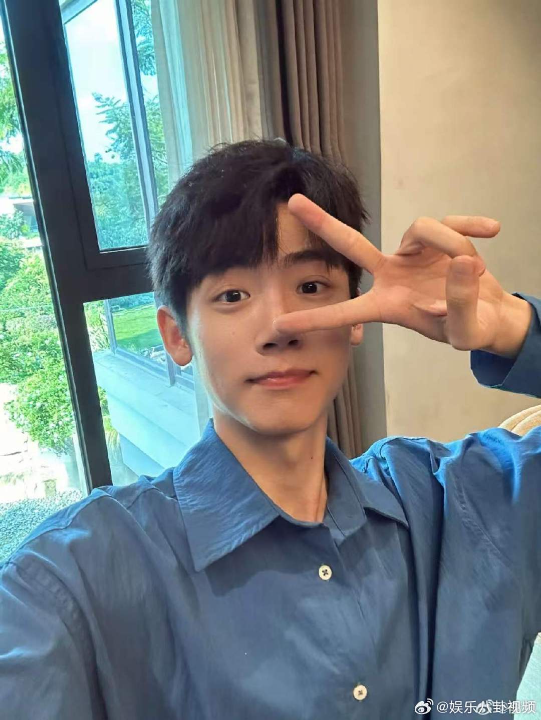 考古李卿考古的风吹到了李卿 考古的风终于吹到了梦醒哥，李卿咋这帅，快上桌吧！李卿