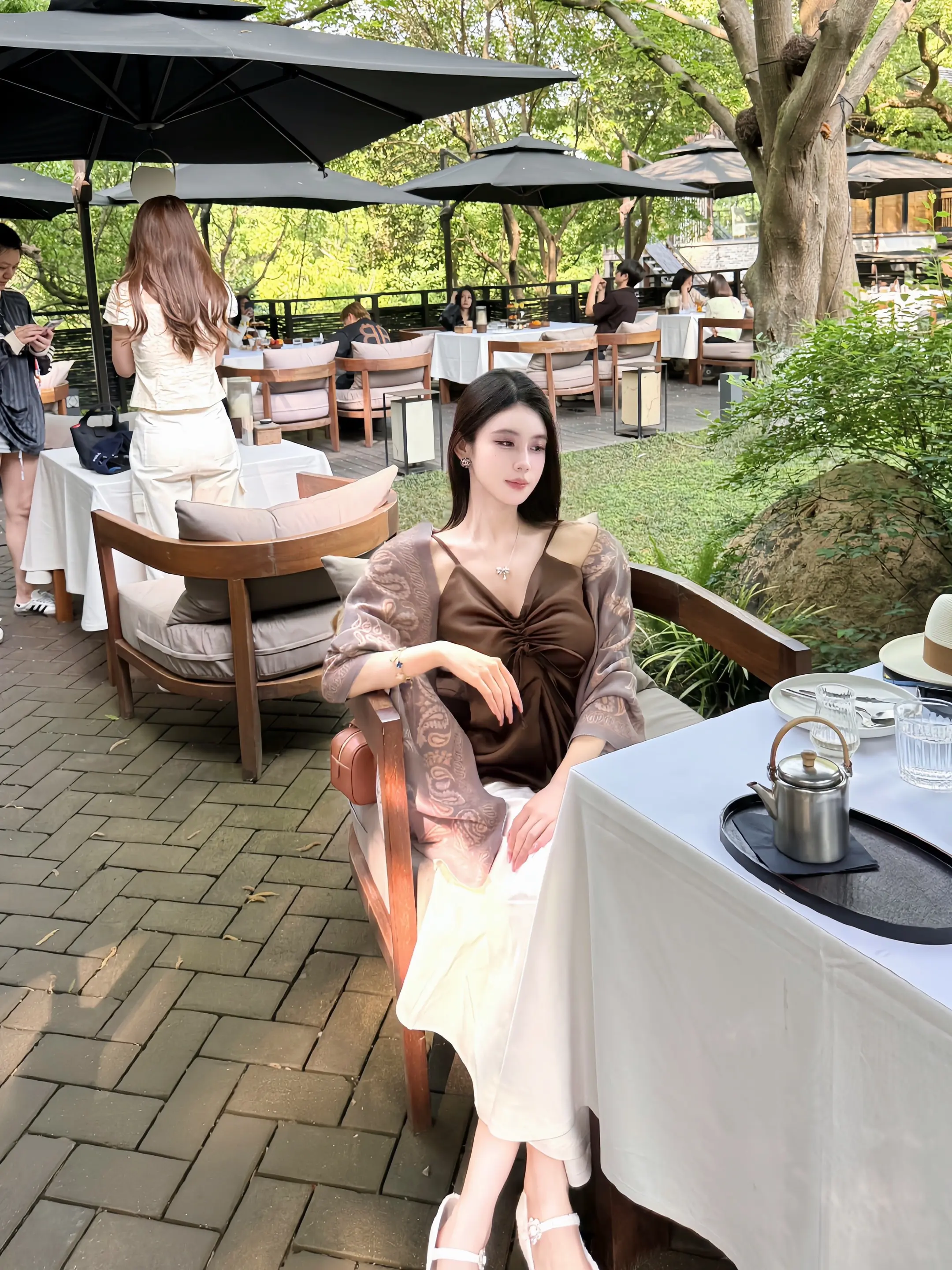 我一句话也没说 只是眼里的事一件一件的明 心里的灯一盏一盏的熄
