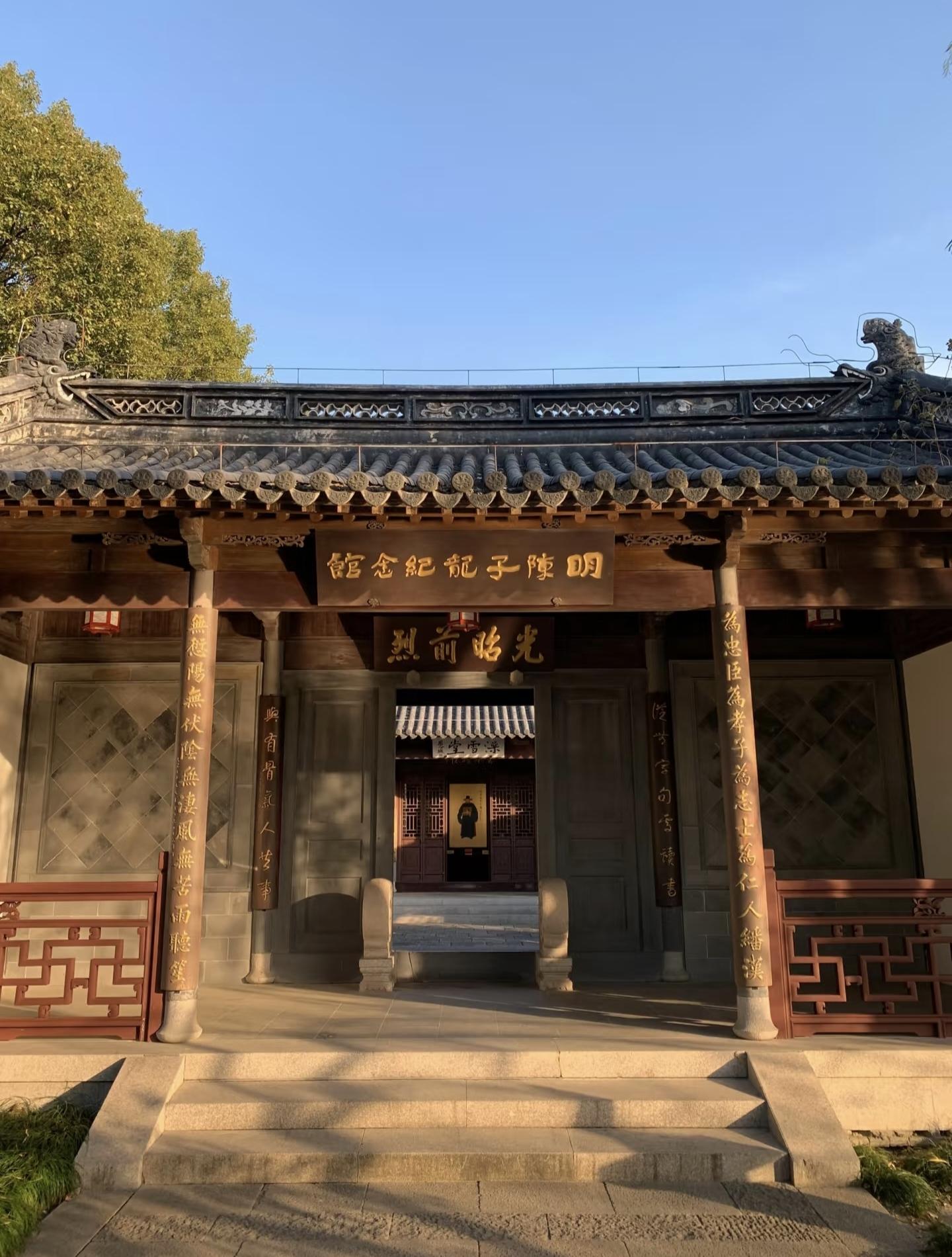 民族英雄陈子龙是上海人。有着明朝第一词人和晚明第一名士之称。 清兵南下...