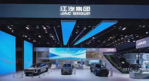 江淮这十年来，大腿抱了个遍——蔚来、大众、华为，个个都是顶级选手，几场重磅合作却