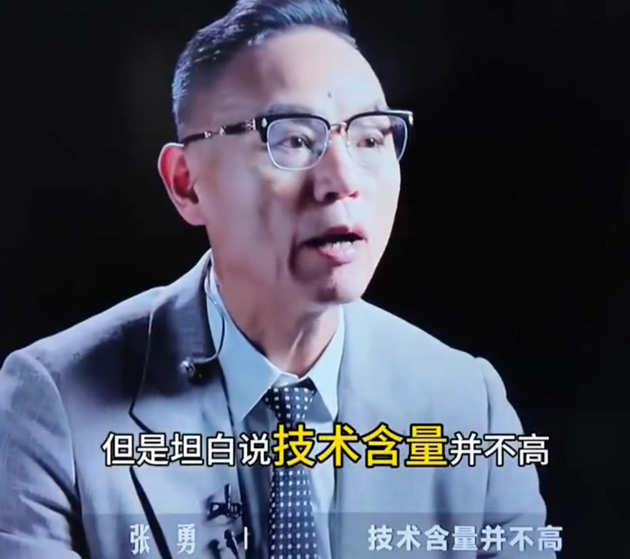 莫氏鸡煲被批技术含量低，

根本没有谁对谁错

一边痛骂评委高高在上，看不起市井