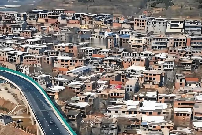 把高速公路给“吓”跑的村子——济南这个村子当年听说要建高速公路征迁，全村老少昼夜