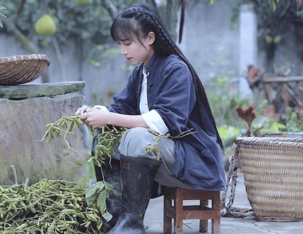 李子柒 白月光李子柒回归，白月光的杀伤力这回算是真实感受到了！她一直以其独特的视