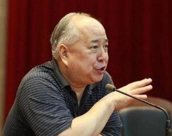 “中美差距有多大？”中国科学院院士姜伯驹一语惊人：“不是别人卡我们脖子，而是我们