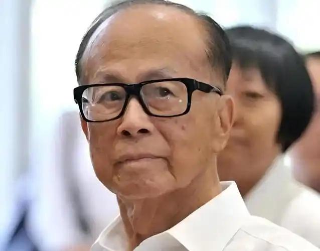 干得漂亮！

7月31日，商务部发言人宣布——针对李嘉诚家族的长和集团出售全球4