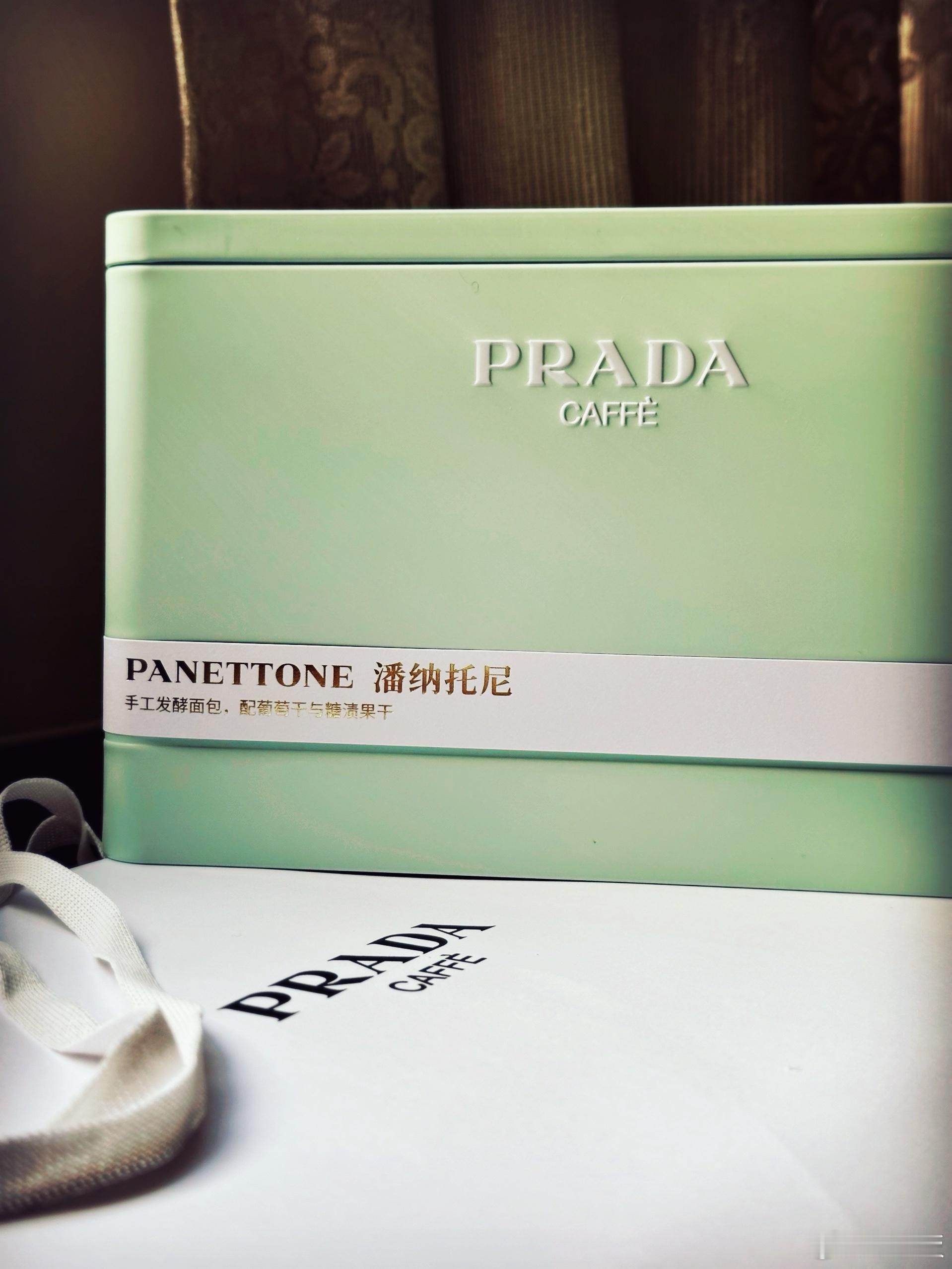 如同打开一盒珠宝。谢谢PRADA 荣宅。今年第一个潘纳托尼。🌹 上海·PRAD