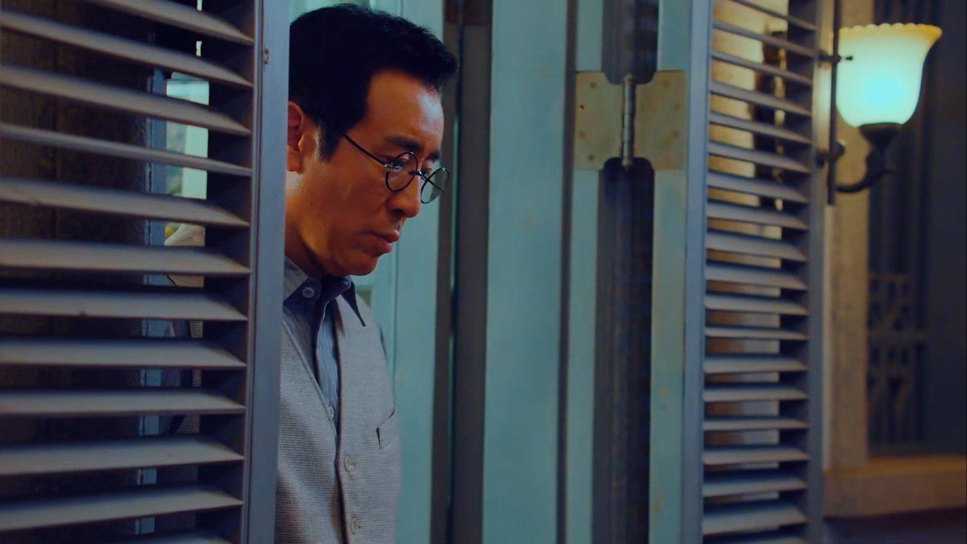 于和伟的眼睛会说话 从隐忍到释放，从平静到汹涌，于老师只用眼睛就完成了所有情绪转