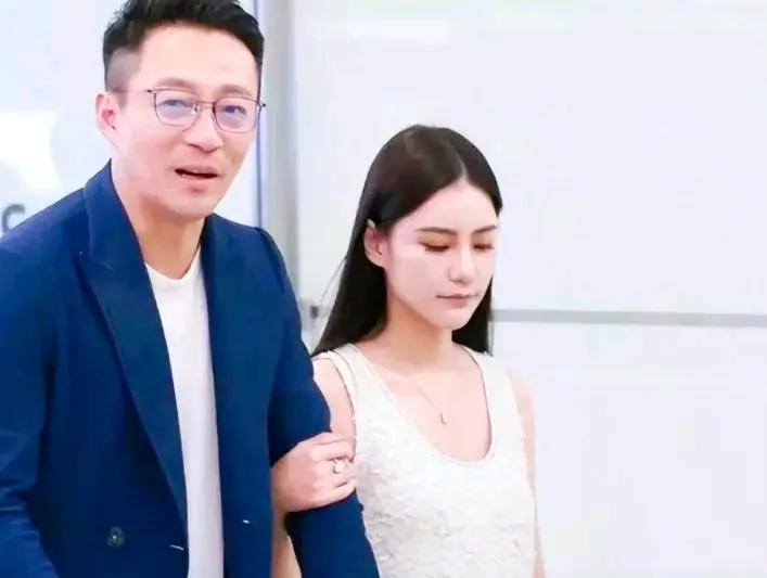 在浩瀚的人生长河中，流传着一段不凡的佳话，那是一曲关于“铁汉柔情，缘定三生”的赞