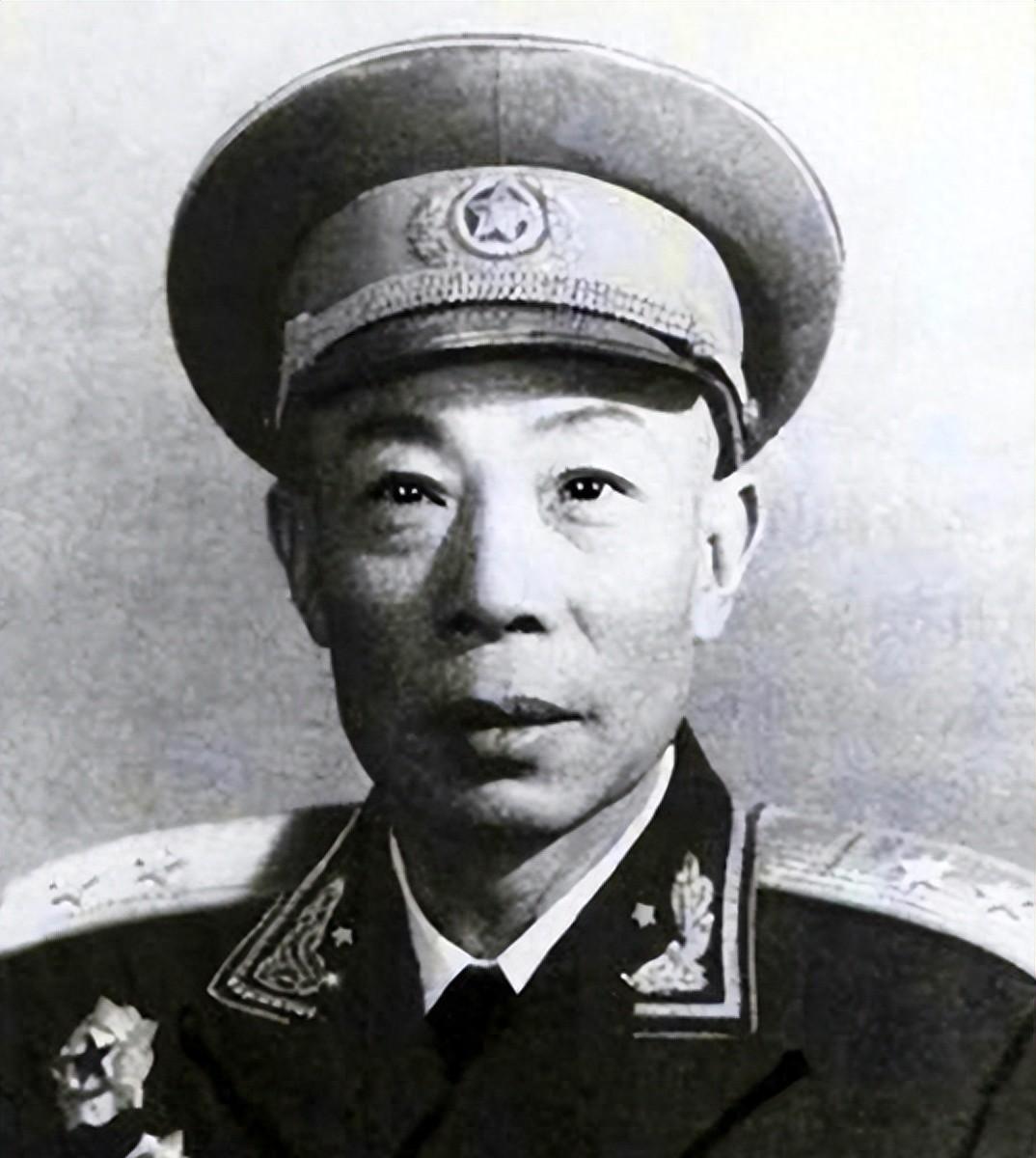 一位开国中将在执行任务时，意外在人群中发现了一位老太太，竟然是自己失散二十二年的