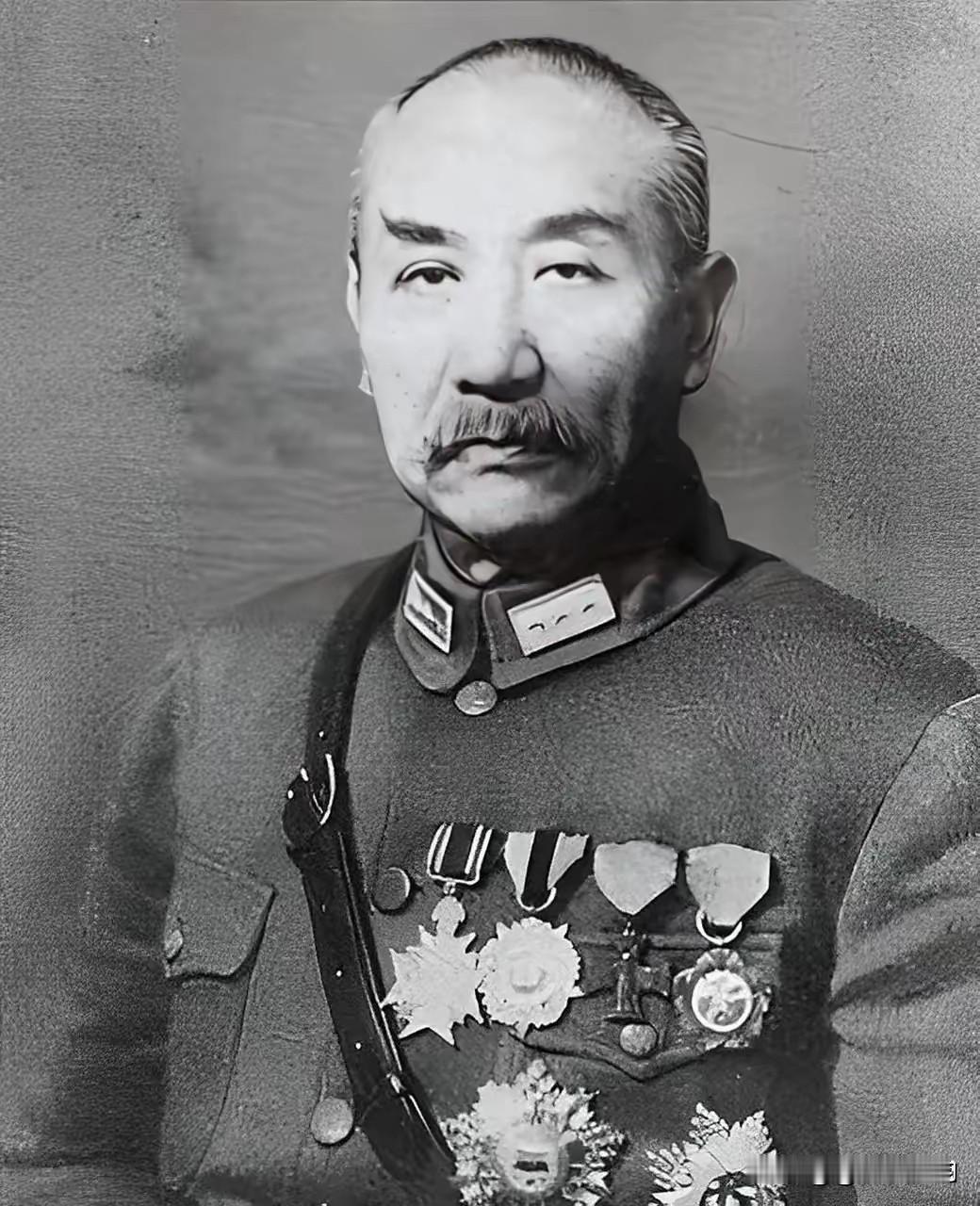 1945年，阎锡山在过生日时，偷偷命人将李蓼源秘密活埋。看着眼前的大坑，吓得他脸