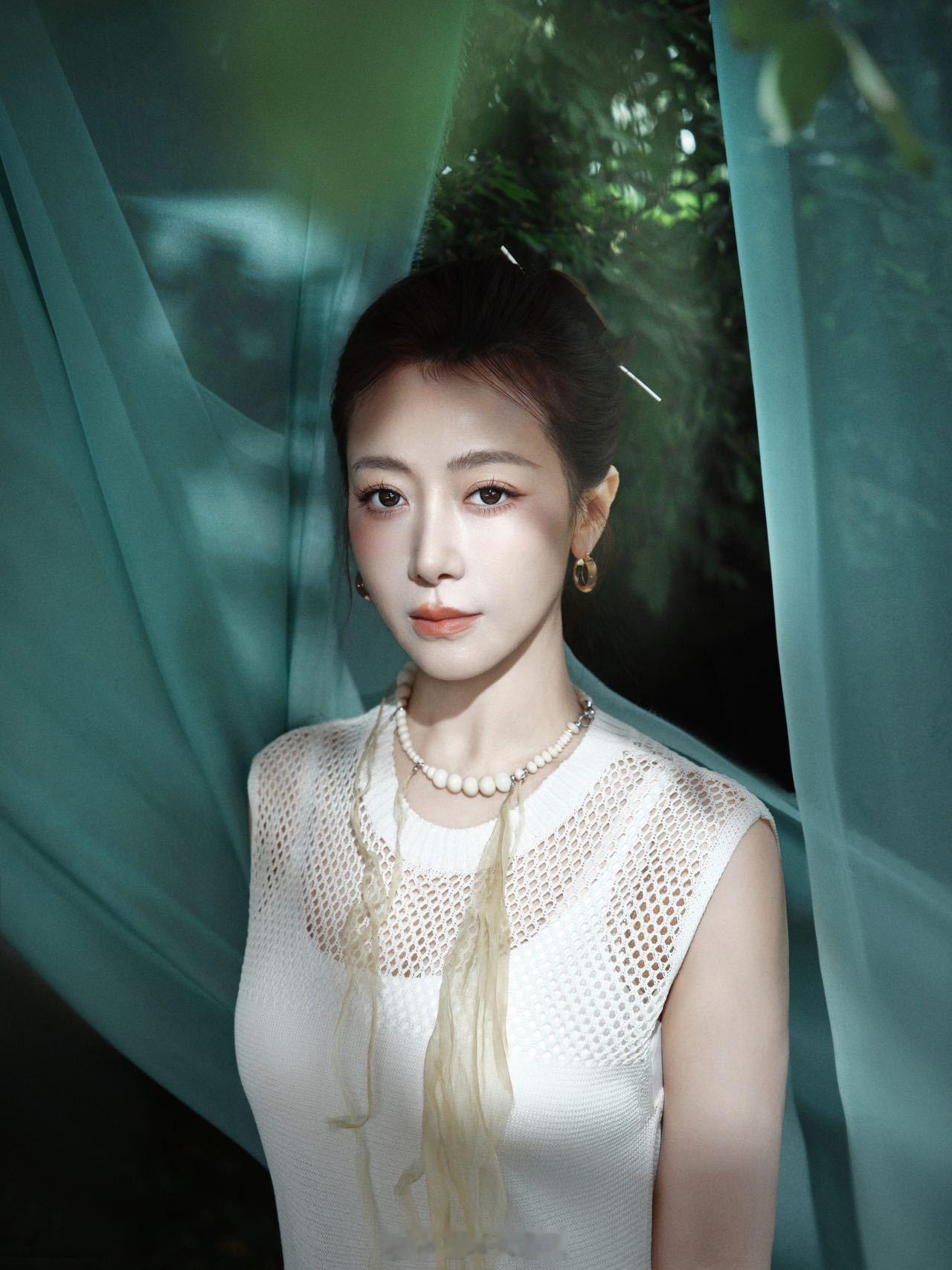陈紫函中式美学 谁懂打开冻龄女神国风大片，直接美到失语！每套服饰在她身上都能展现