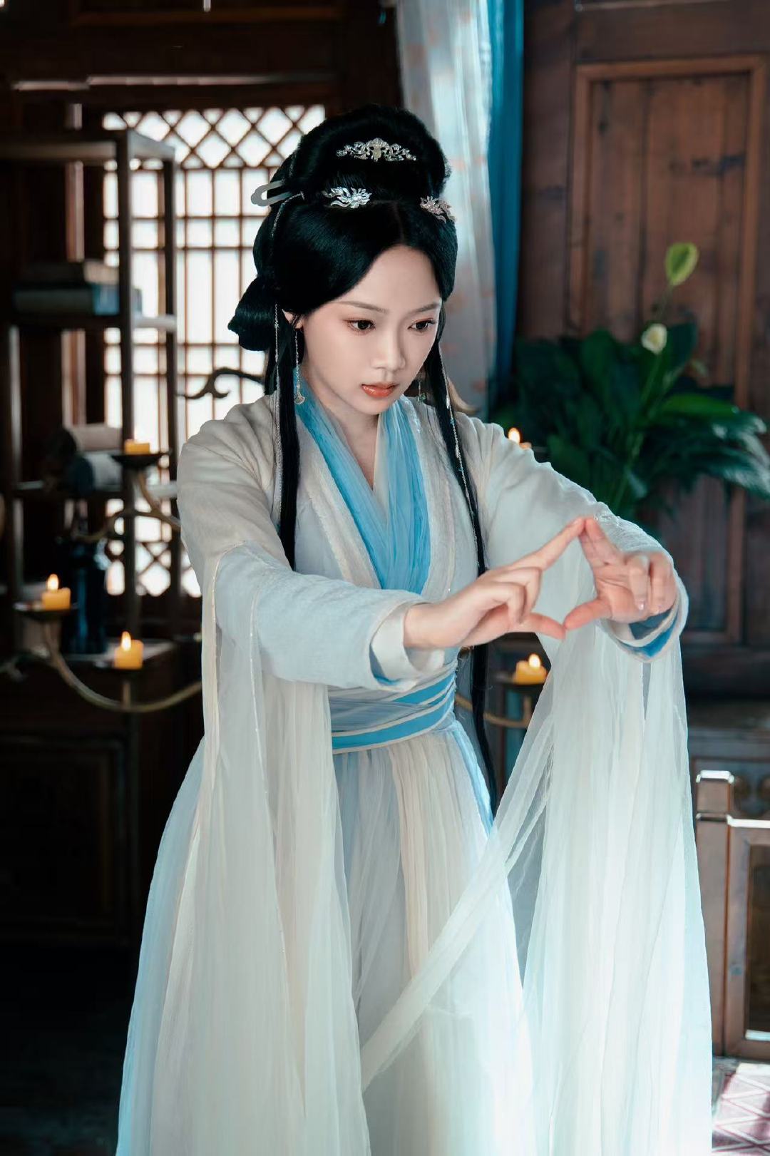 温茉言苍月无烬 谁懂啊！温茉言把苏青染的破碎与狠厉焊在脸上了！前期隐忍低头藏锋芒