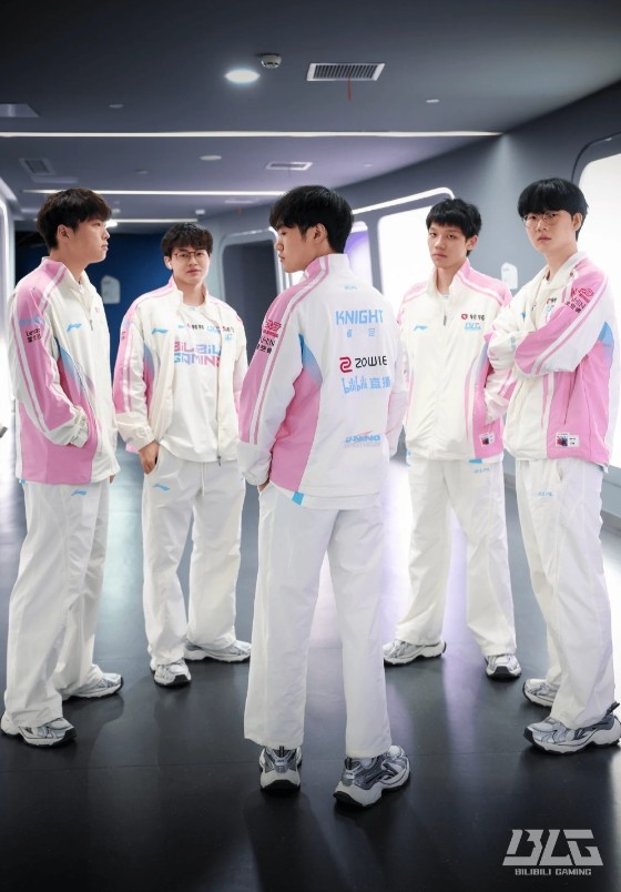 战胜TES取得三连胜，BLG发布赛场合照：保持专注！