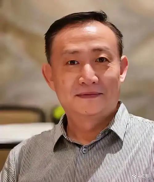 卢麒元这话真是一针见血！国内往社科研究里投入重金却难出实战成果。
 
很多人讨论