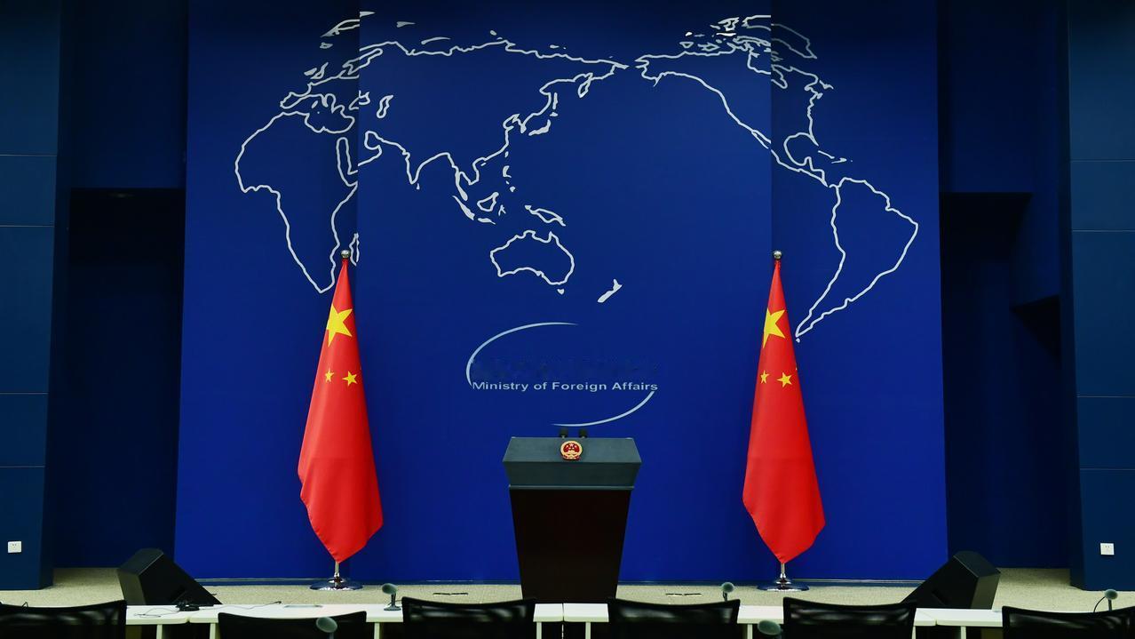 新闻快讯——美国近日宣布向中国台湾地区大规模出售武器，外交部：对20家美国军工企