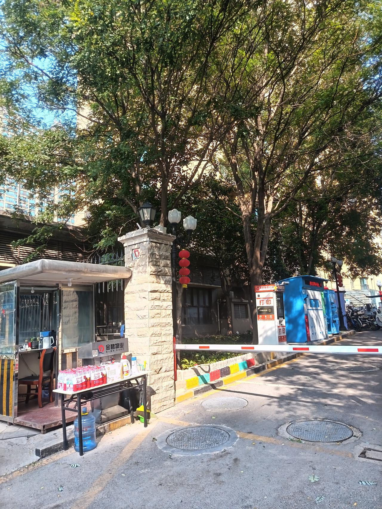 建筑业指数回暖 普通人机会在哪 建筑业指数连跌8个月终于站回50的扩张线，身边干