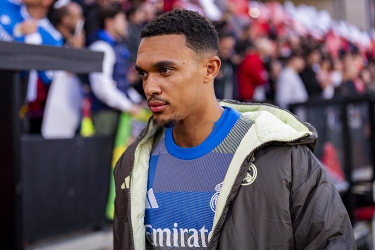 记者：阿诺德回归，对阵瓦伦西亚巴尔韦德将出任中场足球 2月4日讯 据记者Dami