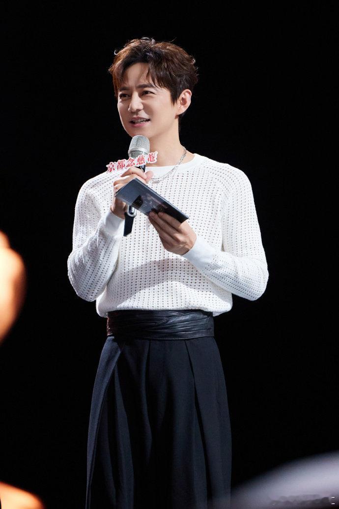 声生不息亚洲嘉年华剧照谁在反复刷剧照？每一帧都像电影截图，已经能想象直播有多炸了