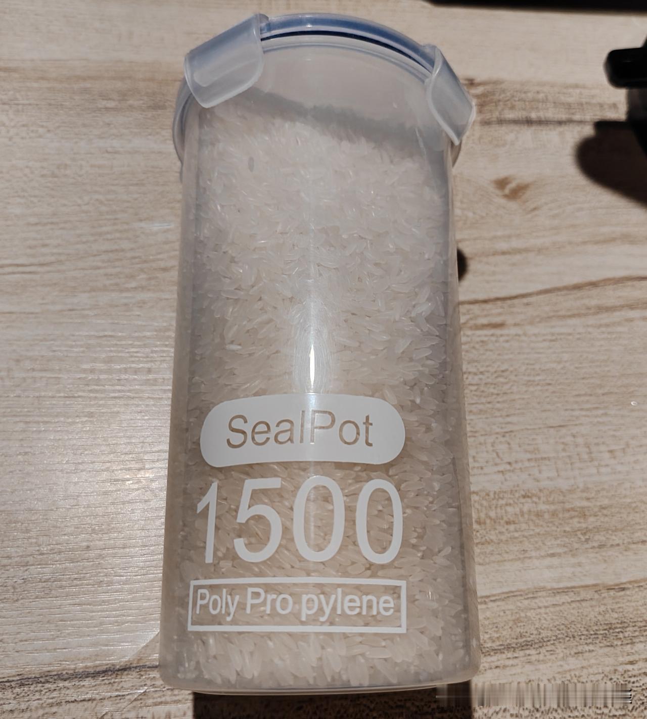 在家里自己做饭吃，与点外卖或者在外面吃的家庭，最直观的区别就是大米和油的使用量。
