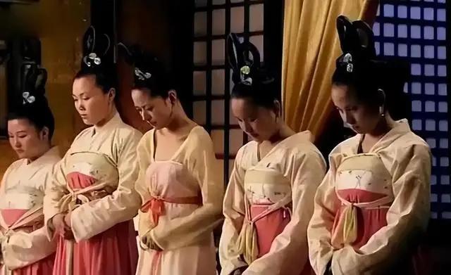 古代皇宫里有一份让所有宫女又想要又害怕的差事。

想要，是因为一旦干上，当天就能