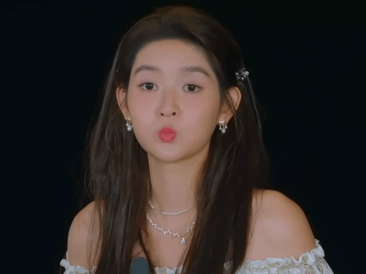 曝黄景瑜王玉雯恋情这肯定是狗仔瞎搞的假新闻，吃个饭就谈恋爱啊，一天天的就知道胡说