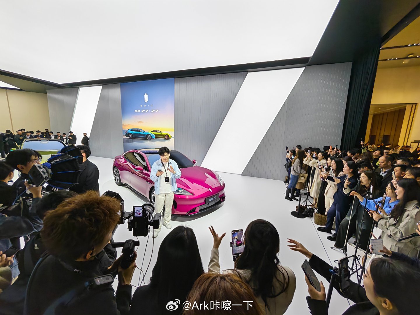 笑发财了，尚界Z7和Z7T的火热程度是最强的，目前还不能进去拍，只能先拍拍问界M