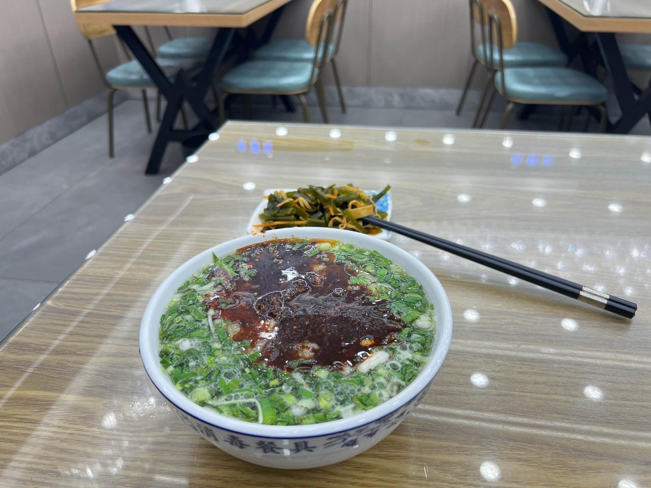 在中国人看来，给欧美充当傀儡的人着实令人鄙夷。特别是泽连斯基，他把自己的孩子送往