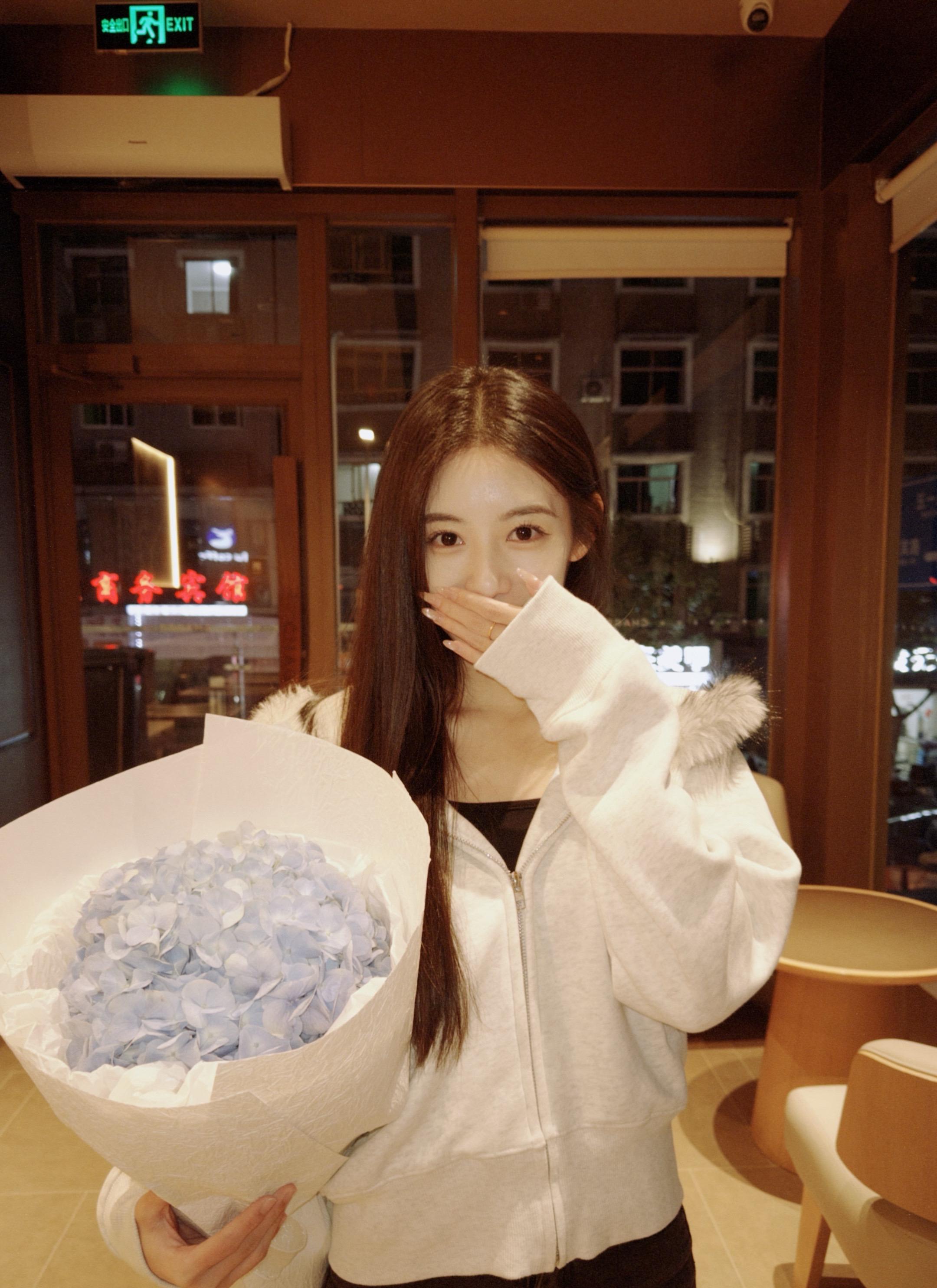 她告诉我爱人如养花