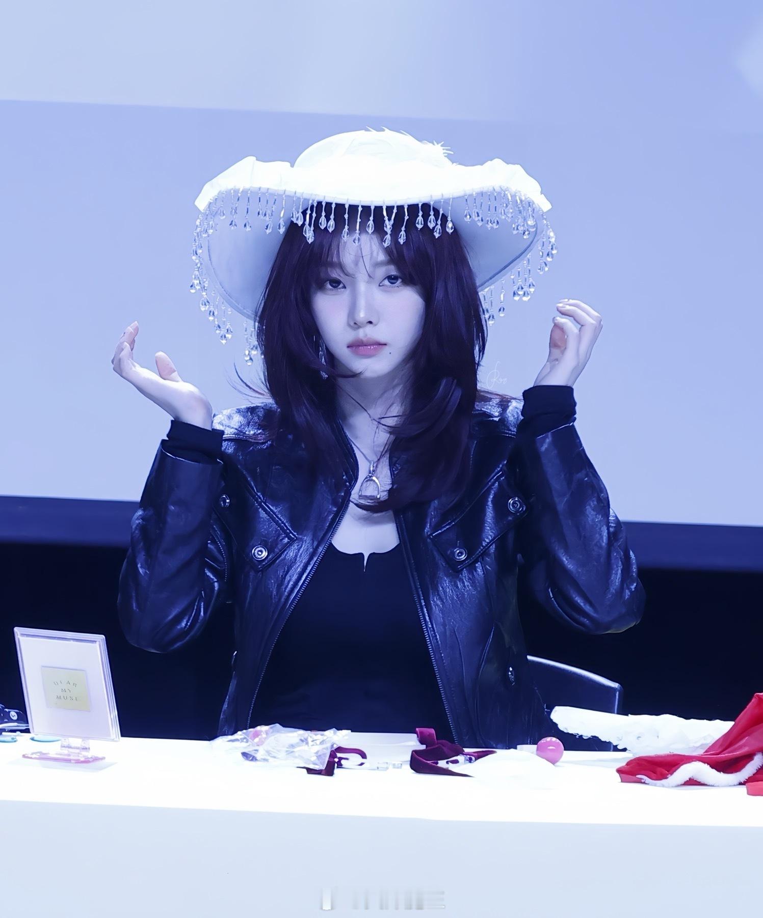 柳智敏 cr:我一直发财的给这套简直太正确了～前六张原图直出就美的更爽了 
