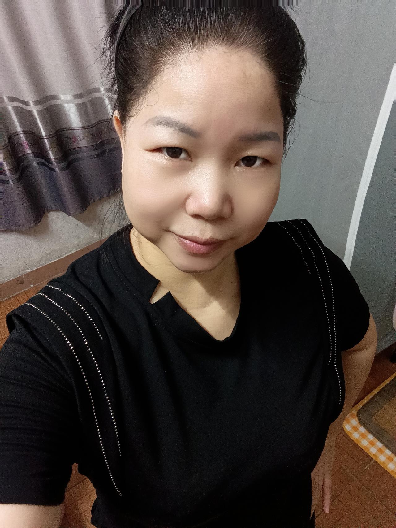 今天我要跟我一个朋友道歉。今天确实是我的问题。我们两个人一起去上班的。她是我介绍