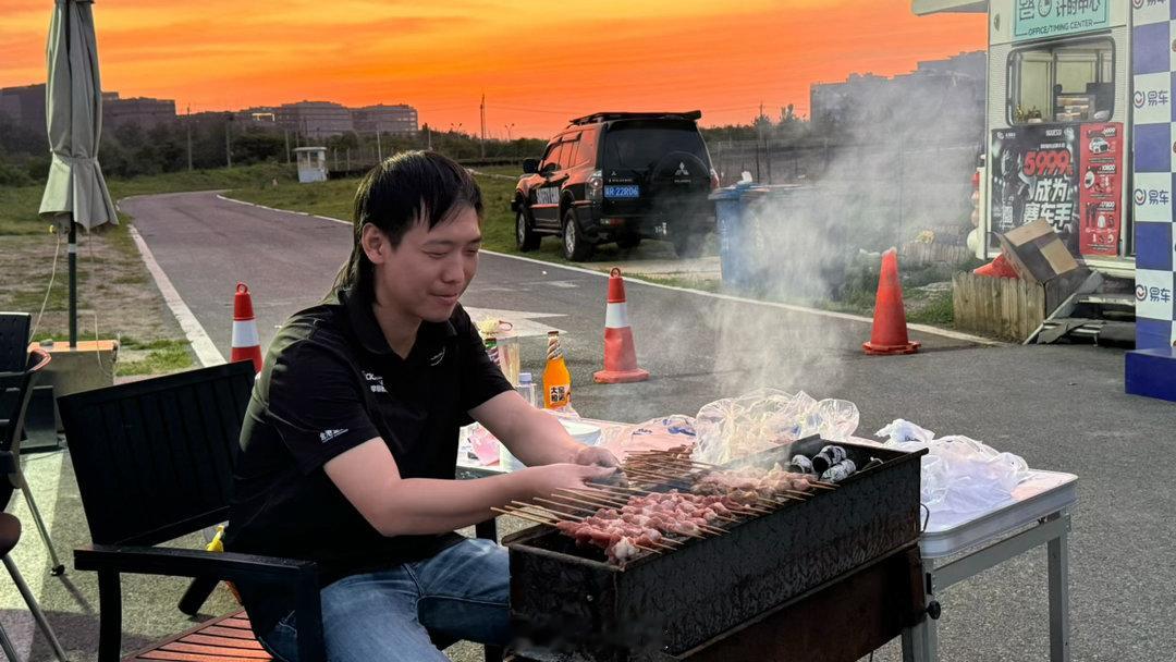 漂移完了来个易车金港烤串