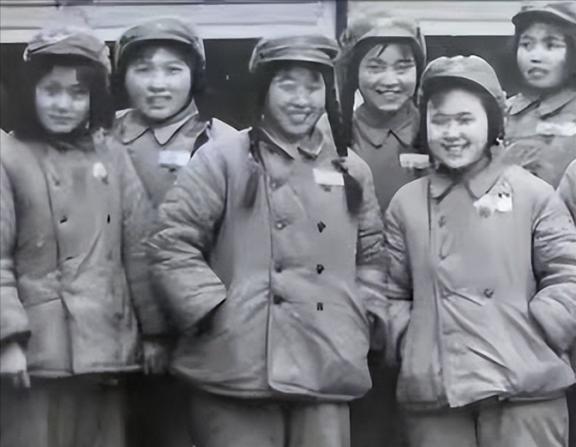 抗美援朝时，5名中国女战士被美军包围后主动投降，此后下落不明，大家都以为她们早已