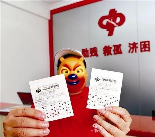 1280万大奖到手，西安一男子还没捂热，就被忽悠买了保险，两年后想反悔却只能拿回