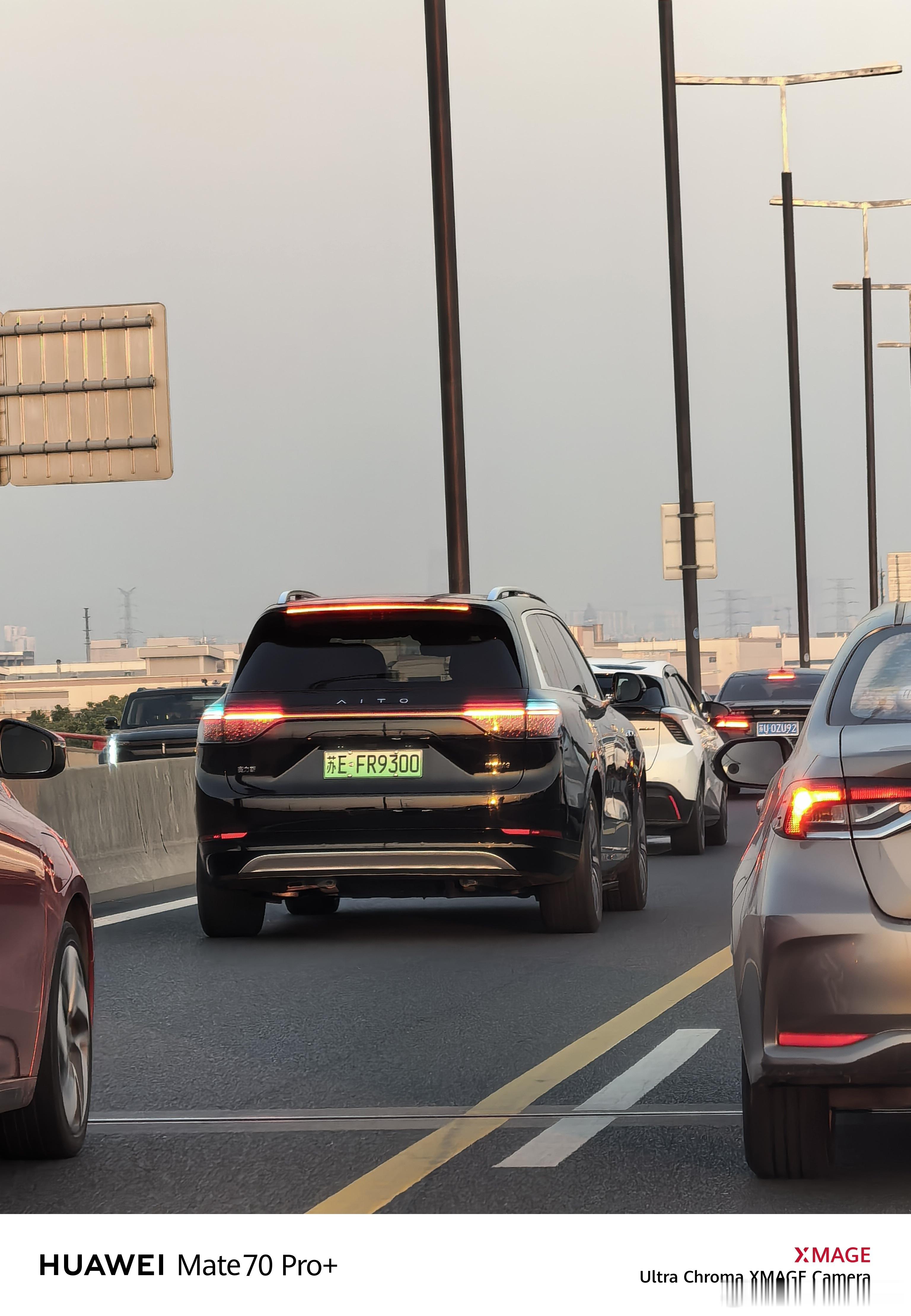 现在路上小蓝灯是越来越多了今天的小蓝灯搭子又是一台M9