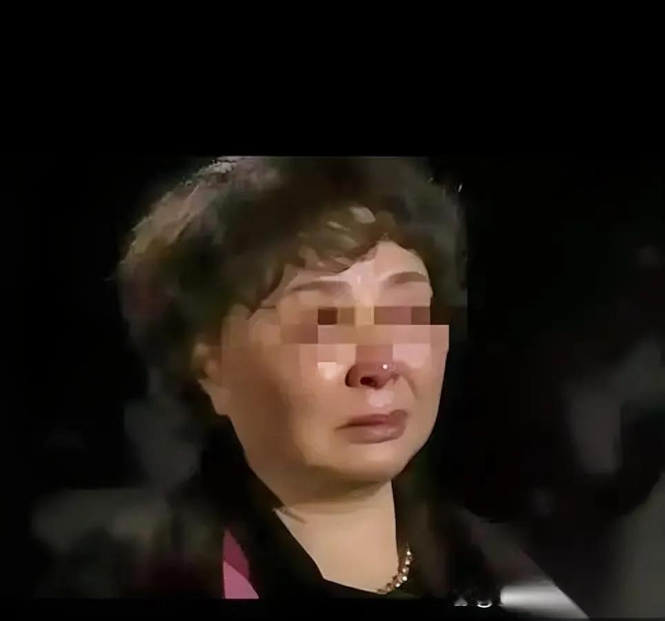 700万全给儿子，女儿一句“知道了”就消失六年，如今亲妈流落街头，全网却骂女儿冷