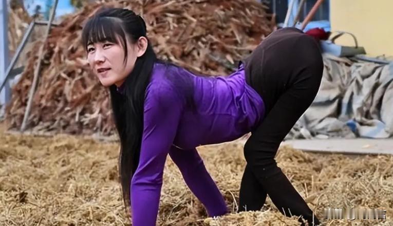 2009年，山东一残疾女孩坚持嫁给了46岁的光棍！婚后她竟然不顾劝阻，冒着生命危