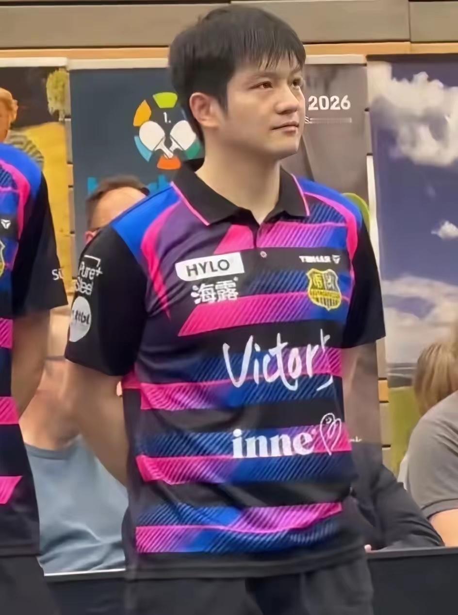 樊振东完美收官我不惊奇，
他有赛场牛逼症！
樊振东狂砍2分我不惊奇，
他是凯撒.