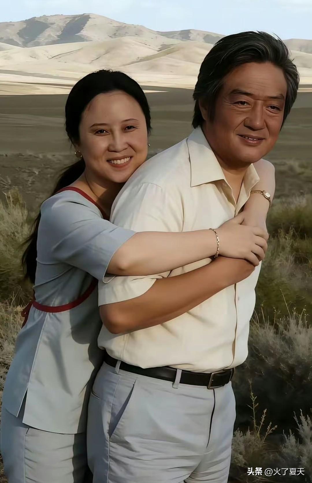 琼瑶与丈夫平鑫涛恩爱照 ​​​