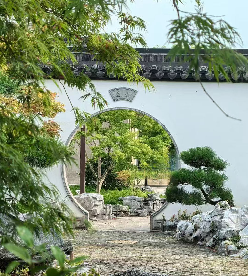 肖说道老肖漫谈初心易学 心静，是在尘世的喧嚣中，压下心头的躁动。心静的人，不动于
