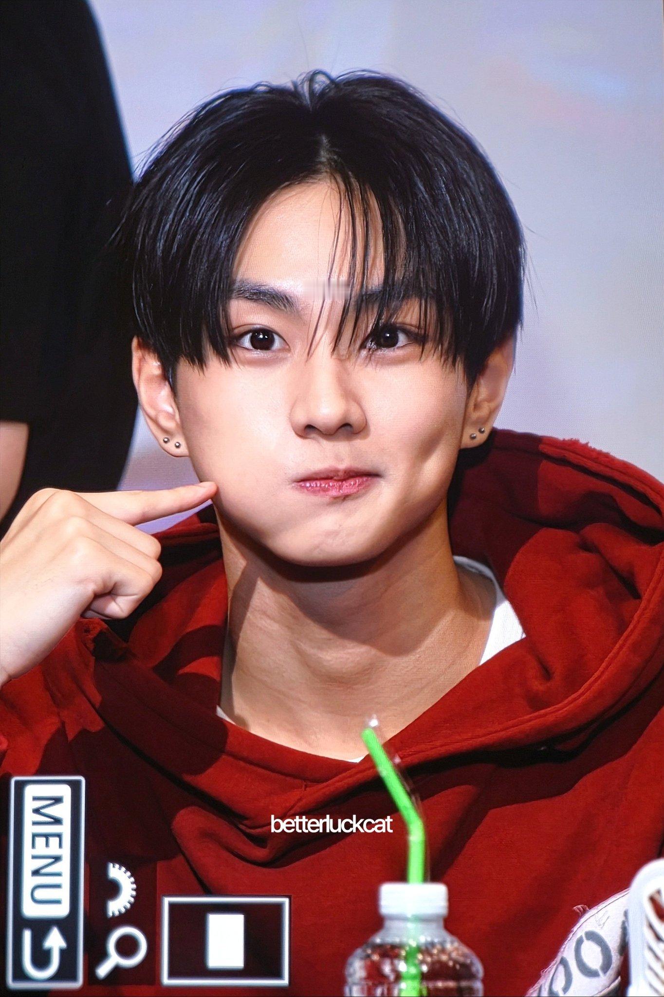 *260831小包子 把耳圈取下来了呢🤏🏻/betterluckcat ​​