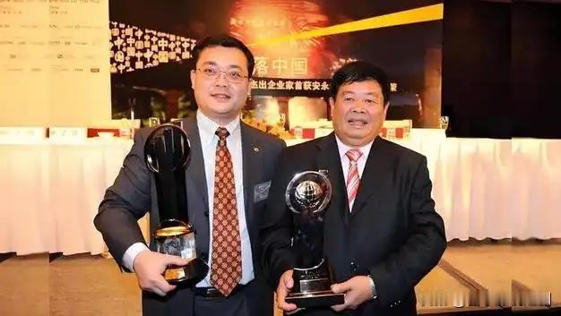 曹德旺长子曹晖掌舵，1700亿福耀开启新篇

10月16日，79岁“玻璃大王”曹