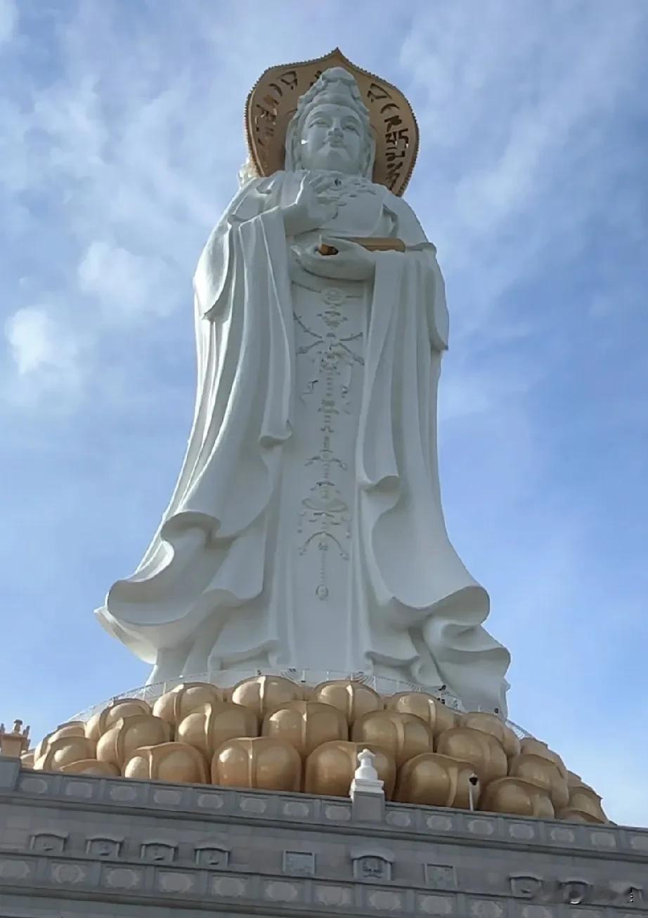 今天是中秋节❤️
祝您节日快乐❤️
身体健康 
团团圆圆，
幸福美满，
身体健康