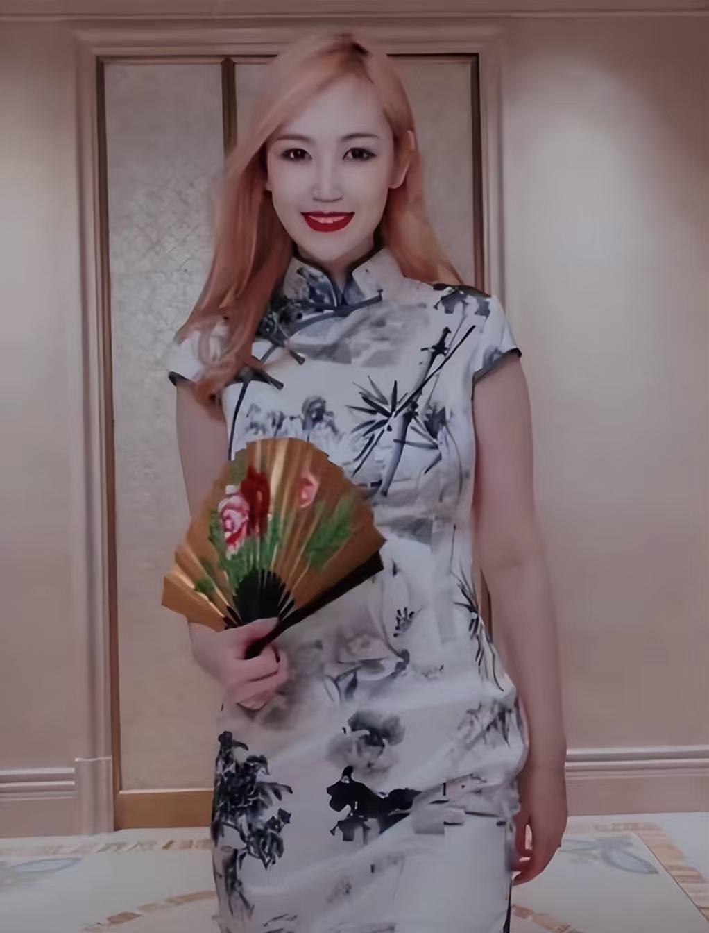 马蓉怎么变成这样了？
马蓉离开王宝强后，原来清纯的气质渐渐远去，开始走富婆成熟的