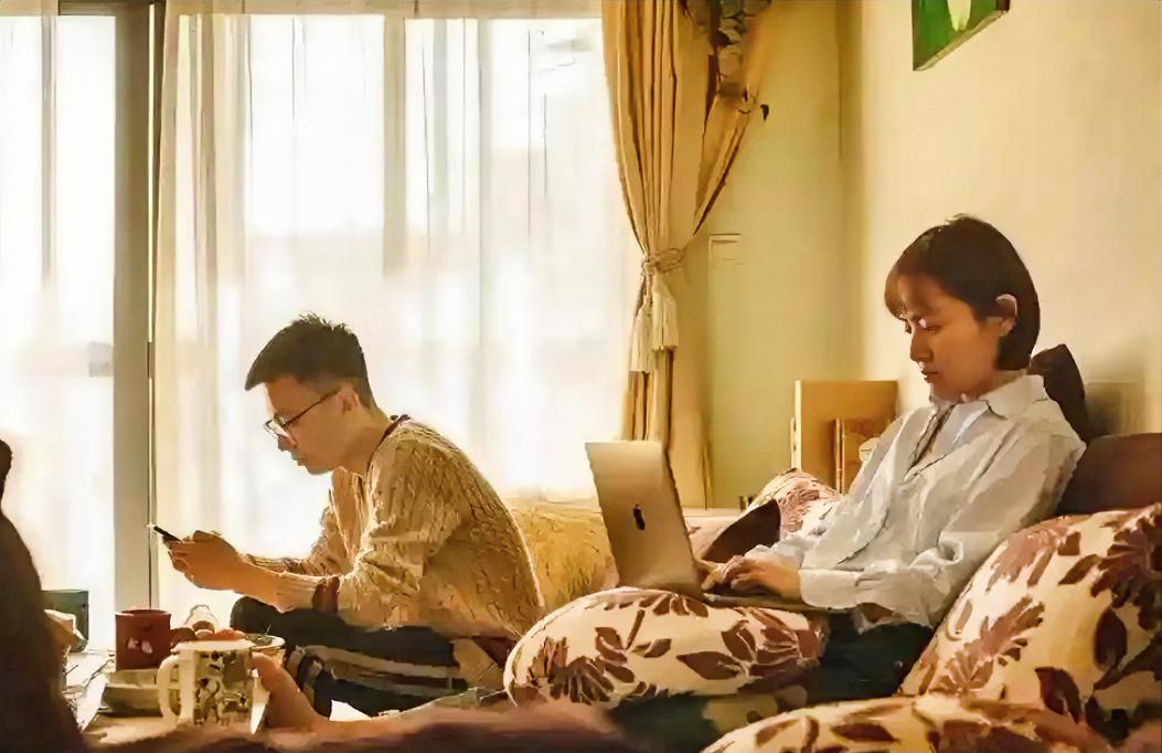 有人说，好些中年夫妻，80%以上吧，他们的婚姻都是名存实亡的。

这个数据合不合