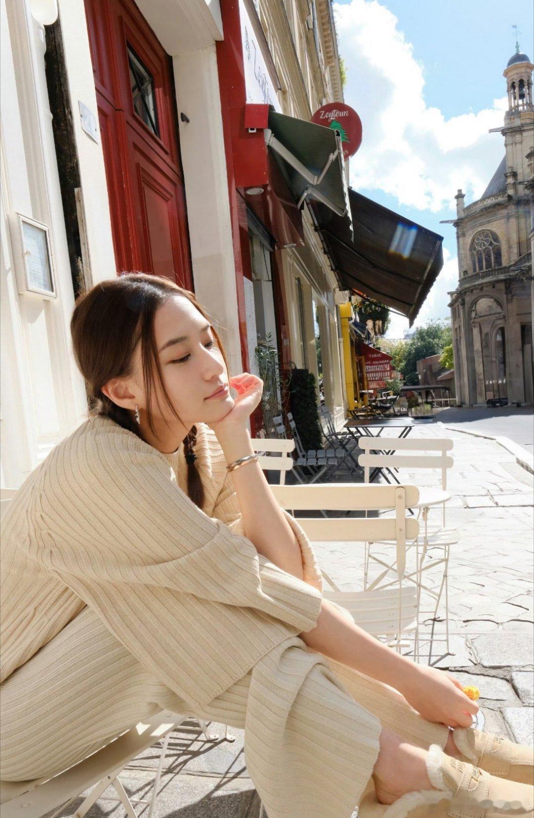 何超莲街头随拍图，你们大家觉得如何？ ​​​